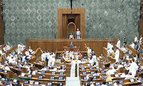 தி.மு.க. எம்.பி.க்கள் அமளி: மக்களவை ஒத்திவைப்பு