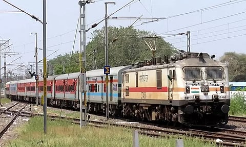 எர்ணாகுளம்-பெங்களூரு இன்டர்சிட்டி ரெயில் மாற்று பாதையில் இயக்கம்