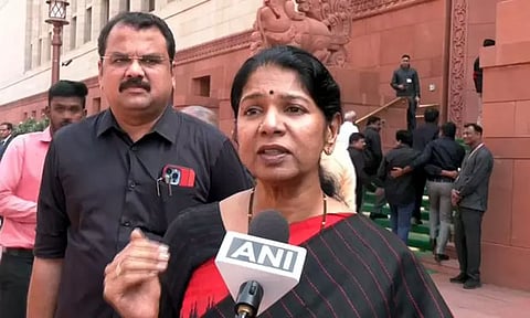 மத்திய மந்திரி தர்மேந்திர பிரதான் பகிரங்க மன்னிப்பு கேட்க வேண்டும்: கனிமொழி எம்.பி.