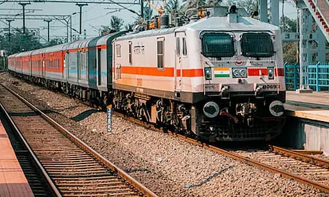 ஹோலி பண்டிகை: பெங்களூரு-விசாகப்பட்டினம் இடையே சிறப்பு ரெயில்கள் இயக்கம்