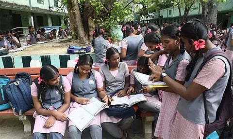 1 முதல் 9ம் வகுப்பு மாணவர்களுக்கான ஆண்டு இறுதித்தேர்வு அட்டவணை வெளியீடு - முழு விவரம்