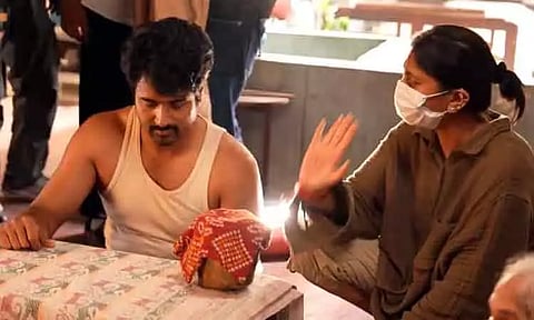 பராசக்தி படம் : இலங்கையில் உருவான மதுரை ரெயில் நிலையம்