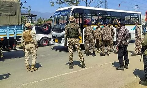 மணிப்பூரில் நெடுஞ்சாலைகளில் போக்குவரத்து தொடங்கியது