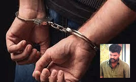 வாரிசு சான்றிதழுக்கு லஞ்சம்: போலீசார் துரத்தியபோது லஞ்சப்பணத்துடன் குளத்தில் குதித்த கிராம நிர்வாக அதிகாரி