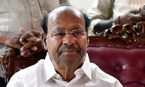 மொழிக் கொள்கையில் உறுதியை காட்ட'ரூ' போடத் தேவையில்லை: ராமதாஸ் விமர்சனம்