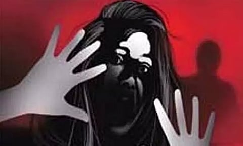 20 ஆண்டுகளாக மாணவிகளிடம் அத்துமீறல்.. உ.பி. அரசுக் கல்லூரி பேராசிரியரை தேடும் போலீஸ்