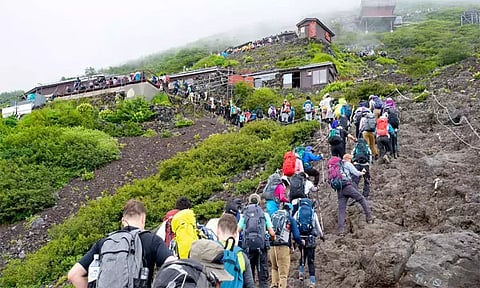 ஜப்பானில் மலையேற்றத்துக்கு ரூ.2,300 கட்டணம் நிர்ணயம்