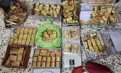 குஜராத்தில் பயங்கரவாத தடுப்பு பிரிவு ரெய்டு.. குவியல் குவியலாக சிக்கிய தங்க கட்டிகள்