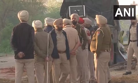 விவசாயிகள் நள்ளிரவில் குண்டுக்கட்டாக கைது; அரியானா-பஞ்சாப் எல்லையில் பதற்றம் - போலீசார் குவிப்பு