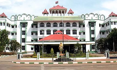 உயர்கல்வி நிறுவனங்களின் தரவரிசை பட்டியல் வெளியிட இடைக்கால தடை: ஐகோர்ட்டு மதுரை கிளை