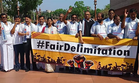 தமிழக எம்.பி.,க்கள் சஸ்பெண்ட்? நாளை முடிவு