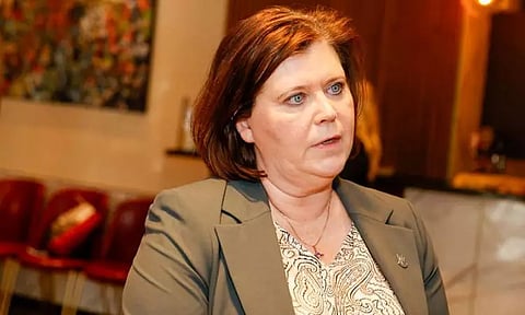 ஐஸ்லாந்து: 16 வயது மாணவருடன் உறவு; பெண் மந்திரி ராஜினாமா