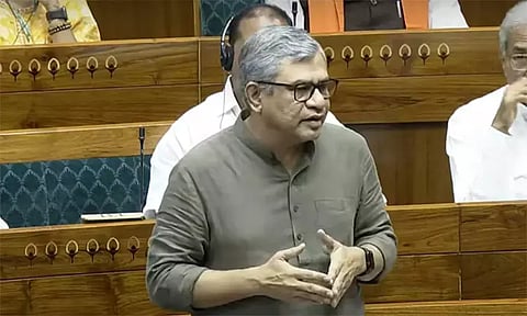 ரெயில் டிரைவர்கள் இளநீர் குடிக்க கட்டுப்பாடா? ரெயில்வே மந்திரி விளக்கம்