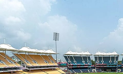 ஐ.பி.எல். போட்டிக்கு கள்ளச்சந்தையில் 'டிக்கெட்' விற்ற கல்லூரி மாணவர் உள்பட 4 பேர் கைது