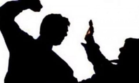 அதிர்ச்சி சம்பவம்: தனியார் கல்லூரியில் சீனியர் மாணவர் மீது கடுமையான தாக்குதல் - 13 பேர் சஸ்பெண்ட்