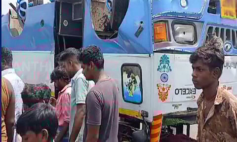 நிச்சயதார்த்தத்திற்கு சென்ற போது பயங்கரம்: சாலையில் கவிழ்ந்த வேன் - 20 பேர் படுகாயம்