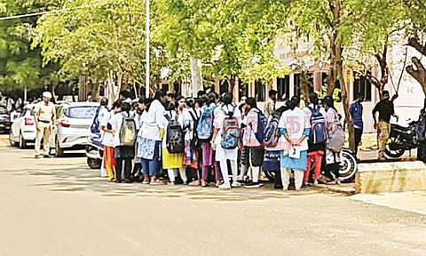 சிவகங்கை: பெண் டாக்டரின் முகத்தை மூடி தாக்க முயற்சி.. இளைஞர் கைது