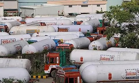 தமிழ்நாடு, புதுச்சேரி உள்பட 6 மாநிலங்களுக்கு ஓடும்கியாஸ் லாரிகள் காலவரையற்ற வேலைநிறுத்தம்