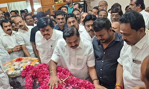 கருப்பசாமி பாண்டியன் உடலுக்கு எடப்பாடி பழனிசாமி நேரில் அஞ்சலி