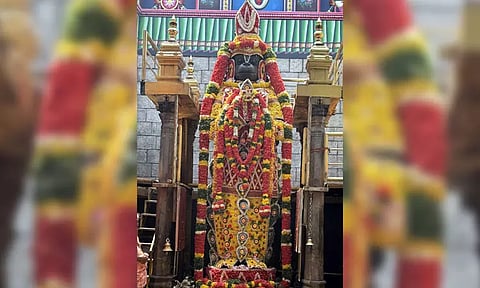 நாமக்கல் ஆஞ்சநேயருக்கு புஷ்பங்கி அலங்காரம்