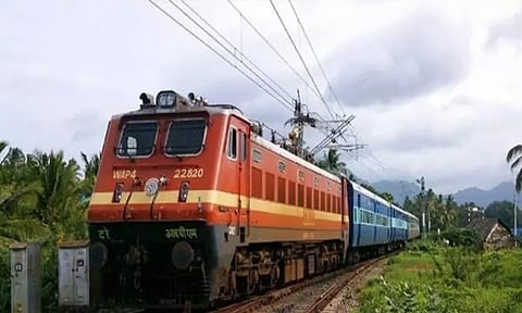 கோவை வழியாக பெங்களூரு-திருவனந்தபுரம் வாராந்திர ரெயில்