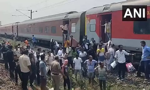 ஒடிசா: காமாக்யா எக்ஸ்பிரஸ் ரெயிலின் 11 பெட்டிகள் தடம் புரண்டு விபத்து