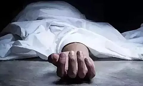 ஜே.இ.இ. தேர்வுக்கு தயாராகி வந்த மாணவர் ரெயில் முன் பாய்ந்து தற்கொலை