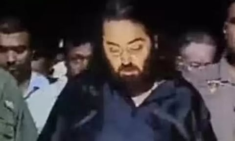 முகேஷ் அம்பானியின் மகன் ஆனந்த் அம்பானி துவாரகா கோவிலுக்கு பாதயாத்திரை