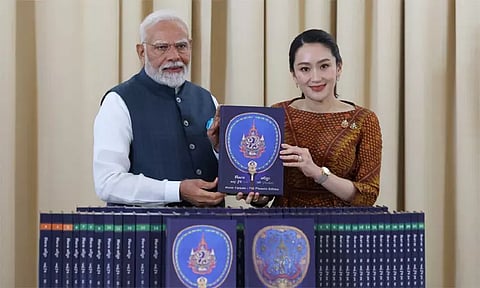 பிரதமர் மோடிக்கு தாய்லாந்து பிரதமர் கொடுத்த ஸ்பெஷல் கிப்ட்