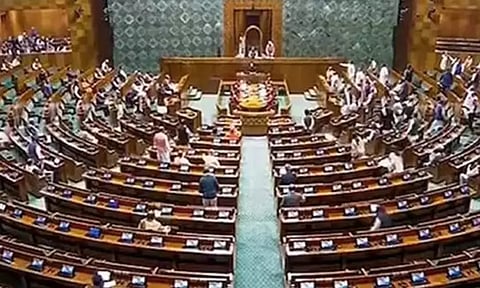 நாடாளுமன்றத்தின் இரு அவைகளும் தேதி குறிப்பிடாமல் ஒத்திவைப்பு