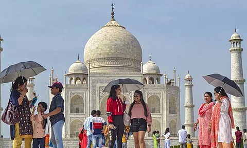டிக்கெட் விற்பனை மூலம் ரூ. 297 கோடி வருவாய் ஈட்டி முதலிடம் பிடித்த தாஜ்மஹால்; மத்திய அரசு தகவல்
