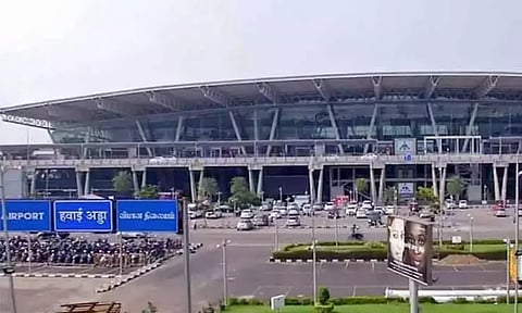 சென்னை விமானநிலைய சுங்கத்துறை உயரதிகாரிகள் 10 பேர் கூண்டோடு இடமாற்றம்