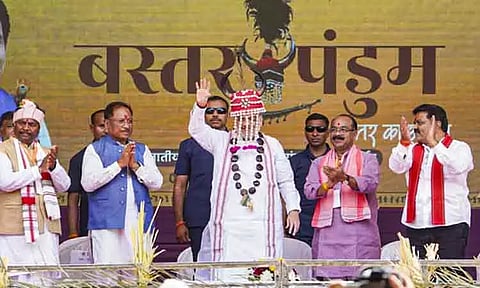 ஆயுதங்களை கீழே போடுங்கள்; வளர்ச்சி பணியில் பயணியுங்கள் - நக்சலைட்டுகளுக்கு அமித்ஷா வலியுறுத்தல்