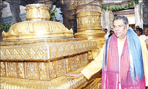 திருப்பதி ஏழுமலையான் கோவிலில் சுப்ரீம் கோர்ட்டு தலைமை நீதிபதி சாமி தரிசனம்