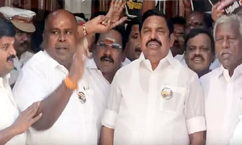 சட்டசபையில் இருந்து அதிமுக எம்.எல்.ஏ.க்கள் இன்று ஒருநாள் சஸ்பெண்ட்