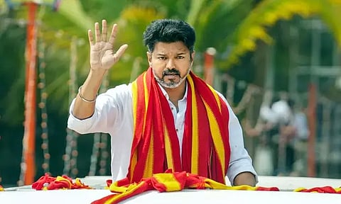 சமையல் எரிவாயு சிலிண்டர் விலை உயர்வு சாமானிய மக்கள் மீதான நேரடி தாக்குதல்: விஜய் காட்டம்