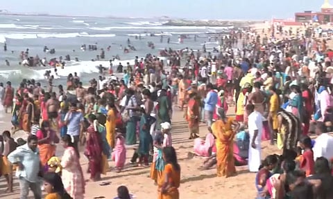 பங்குனி உத்திர திருவிழா: தமிழகம் முழுவதும் முருகன் கோவில்களில் குவிந்த பக்தர்கள்