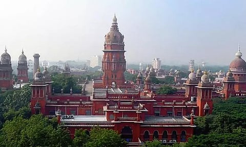 திருப்பூரில் அனுமதியின்றி கட்டப்பட்டுள்ள பள்ளி கட்டுமானங்களை இடிக்க சென்னை ஐகோர்ட்டு உத்தரவு