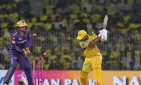 கொல்கத்தாவுக்கு எதிரான ஆட்டம்: சேப்பாக்கம் மைதானத்தில் மோசமான சாதனை படைத்த சிஎஸ்கே