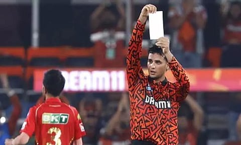 அபிஷேக் சர்மா காட்டிய துண்டுச்சீட்டில் எழுதியிருந்தது என்ன ?