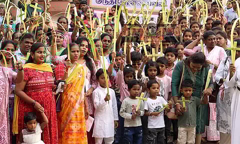 ஈஸ்டர் பண்டிகை: தேவாலயங்களில் குருத்தோலை பவனி