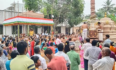 பொன்னேரி கரி கிருஷ்ண பெருமாள் கோவிலில் பிரம்மோற்சவ விழா தொடங்கியது