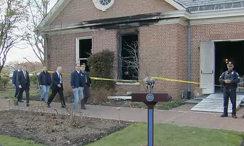 பென்சில்வேனியாவில் கவர்னரின் வீட்டுக்கு தீ வைப்பு