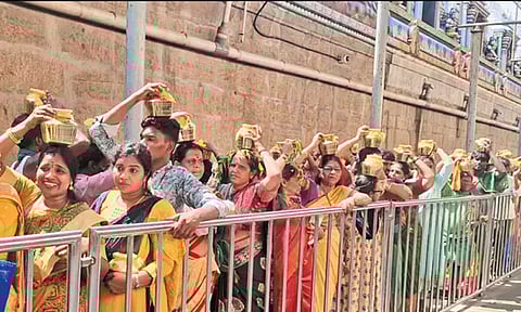 திருப்போரூர் முருகன் கோவிலில் 1,008 பால்குட ஊர்வலம்