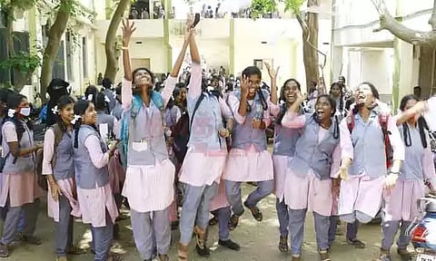 எஸ்.எஸ்.எல்.சி. பொதுத்தேர்வு நிறைவு: மாணவர்கள் மகிழ்ச்சி