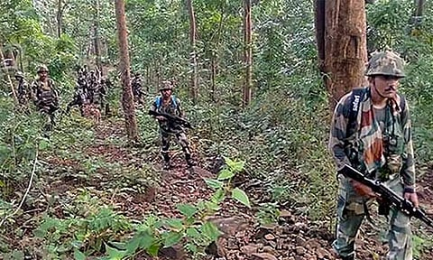 சத்தீஷ்கார் என்கவுன்டர்: 2 நக்சலைட்டுகள் சுட்டுக்கொலை