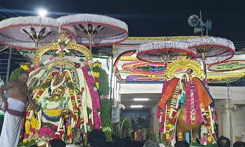 தென்திருப்பேரை பெருமாள் கோவிலில் கருட சேவை