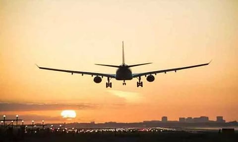 12 இந்தியர்களுடன் சென்ற விமானம் நேபாளத்தில் அவசர தரையிறக்கம்