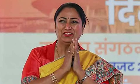 70 வயதுக்கு மேற்பட்ட அனைத்து வருவாய் பிரிவினருக்கும் ஆயுஷ்மான் அட்டை; டெல்லி அரசு முடிவு