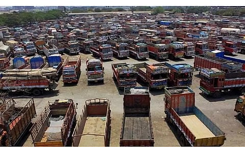 கர்நாடகா: லாரி உரிமையாளர்கள் சங்கம் நடத்திய வேலைநிறுத்தப் போராட்டம் வாபஸ்